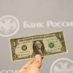 Рубль под давлением: ЦБ РФ устанавливает новый курс доллара в 90 рублей