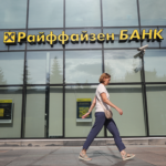 Райффайзенбанк ужесточает ограничения на валютные переводы: что нужно знать клиентам